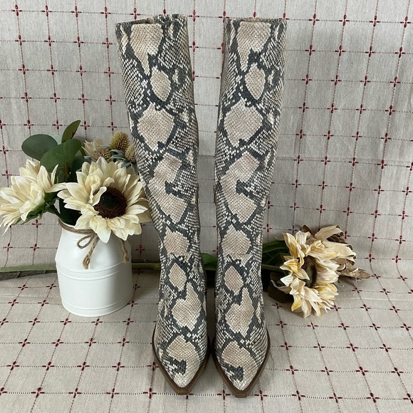 🌵HP🌵 Vince Camuto Gravana Snakeskin Leather Boots Western Style Knee High Sz 5 - Picture 2 of 8